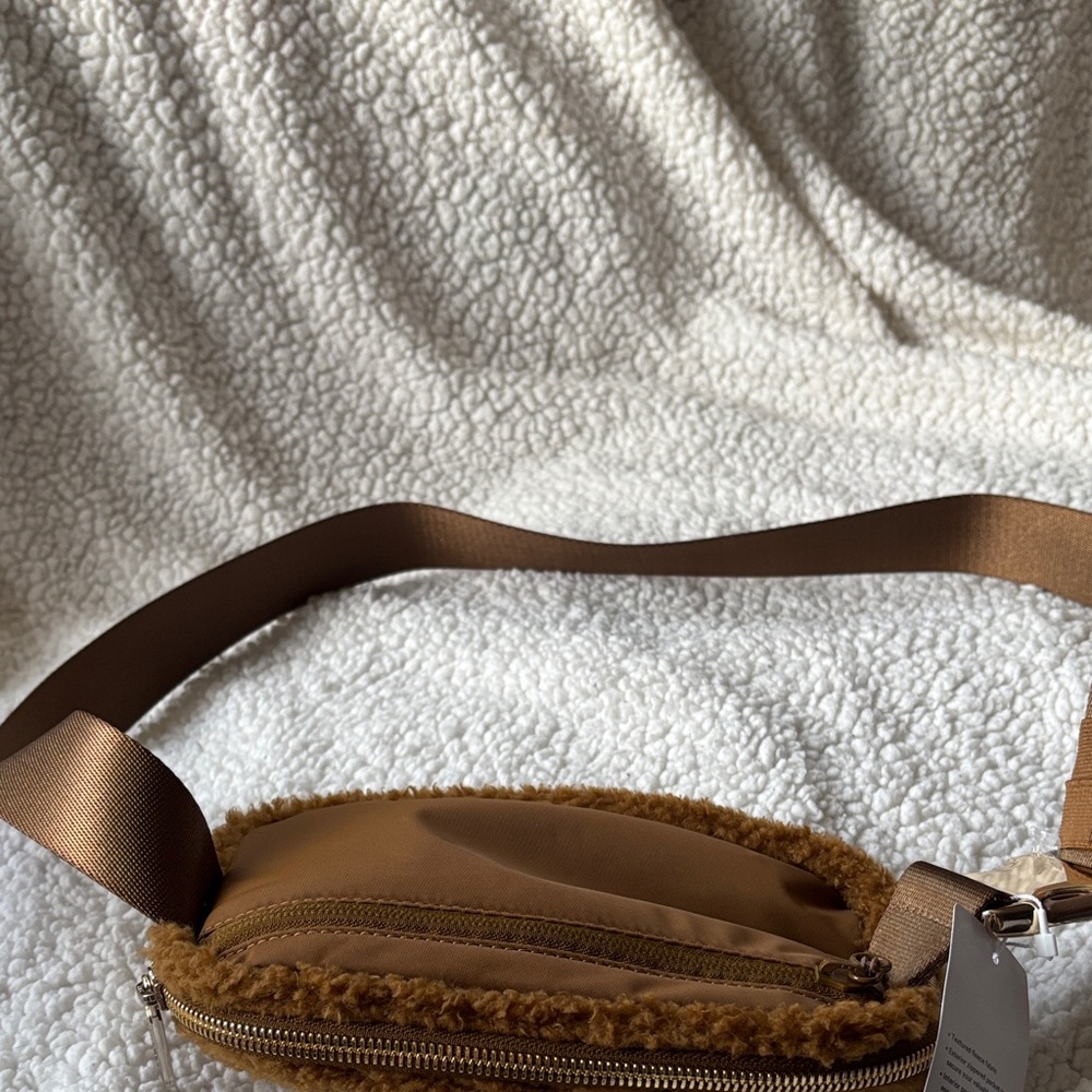 lululemon athletica Brown Sherpa Travel Pouch - Picture 4 of 7
